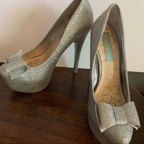 Betsey Johnson High Heels - GALA Silver Sparkle Glitter Pumps Shoes Size 7 - Picture 3 of 7